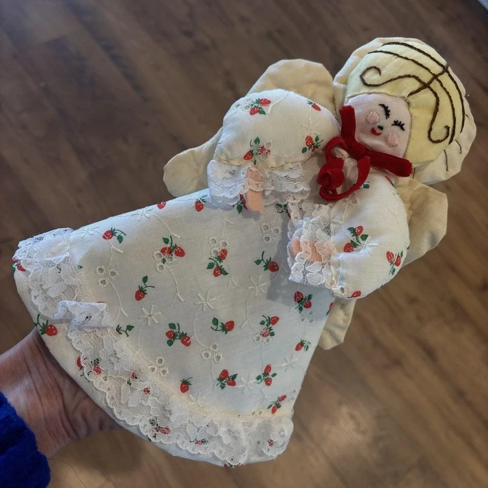 VTG Adorable Fabric Quilted Angel Christmas Tree‎ Topper Strawberries Dress 10